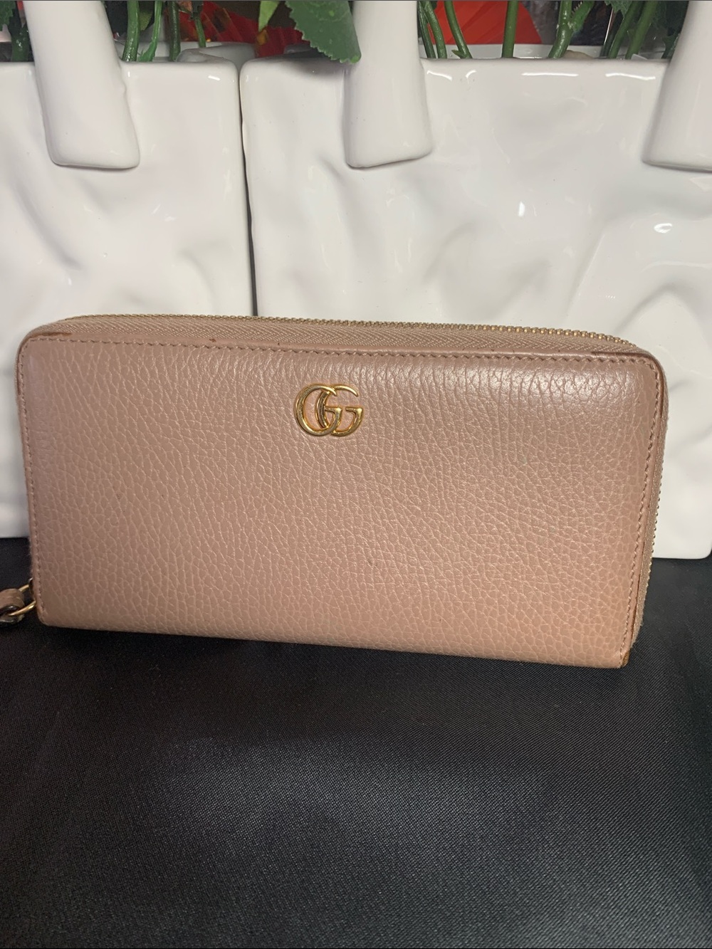 Beautiful Authentic Pre Owned Gucci Beige Leather Wallet